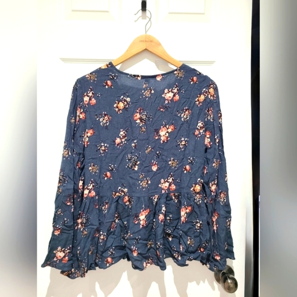 American Eagle Outfitters Floral Tie-front Blouse. SIZE XL - Picture 4 of 4